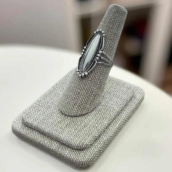 NWT 925 Sterling Silver Oval Ring! Available in sizes 7-10! NEW! - Picture 3 of 4